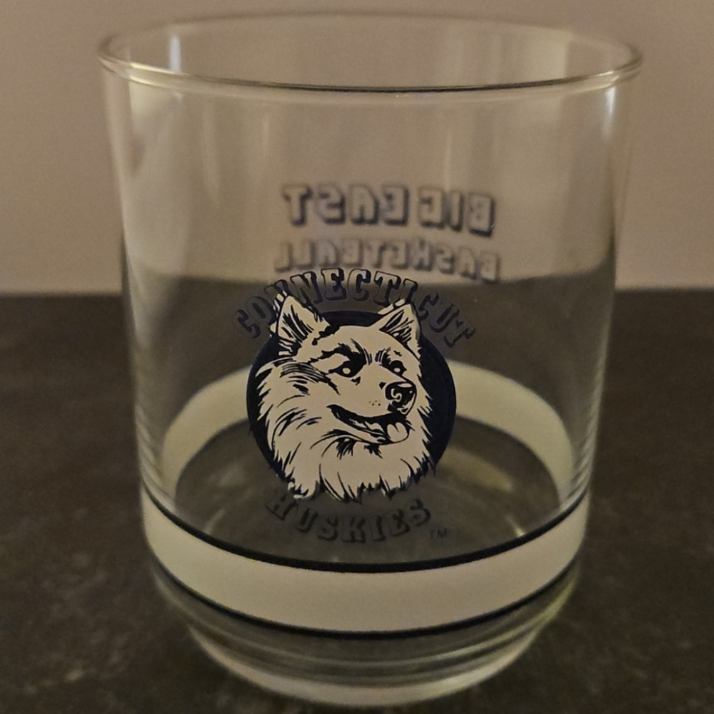 CT UCONN Huskies Vintage 80s Big East Basketball Glass Tumbler